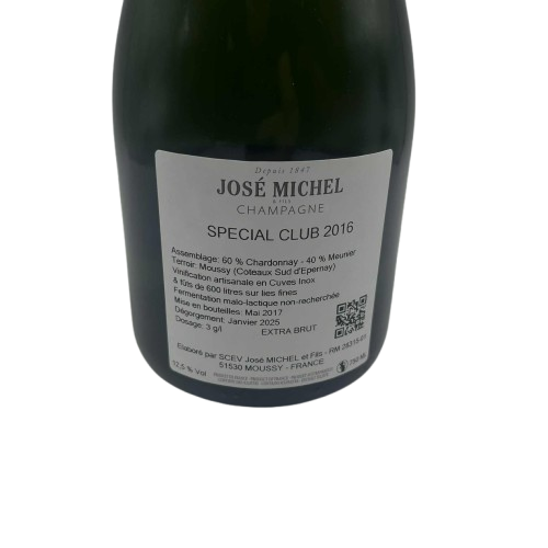 José Michel Special Club 2016
Coteaux Sud d’Épernay – Extra Brut
This Special Club cuvée from José Michel is a precise, terroir-driven expression of the 2016 vintage. Produced in Moussy, in the southern hills of Épernay, it blends 60% Chardonnay with 40% Meunier a hallmark of the house’s style.
The wine is vinified artisanally in a combination of stainless steel tanks and 600L oak barrels, both on fine lees. Malolactic fermentation is not pursued, preserving natural acidity and tension. After bottling in